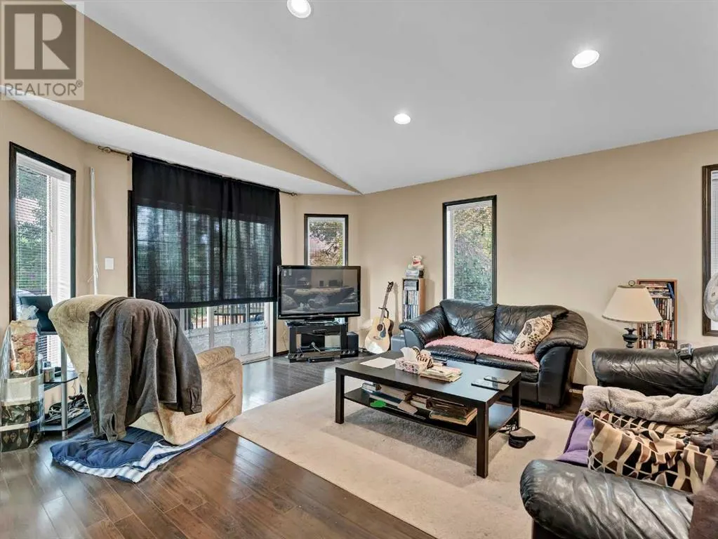 1 & 2, 943 Ross Street SE