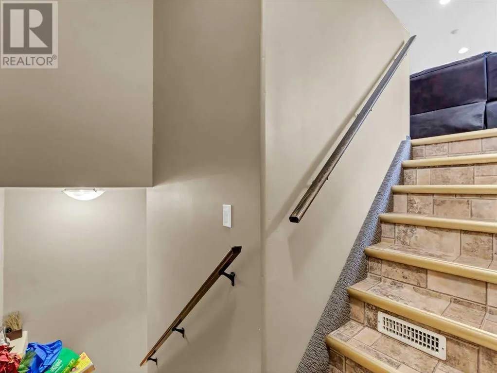 1 & 2, 943 Ross Street SE