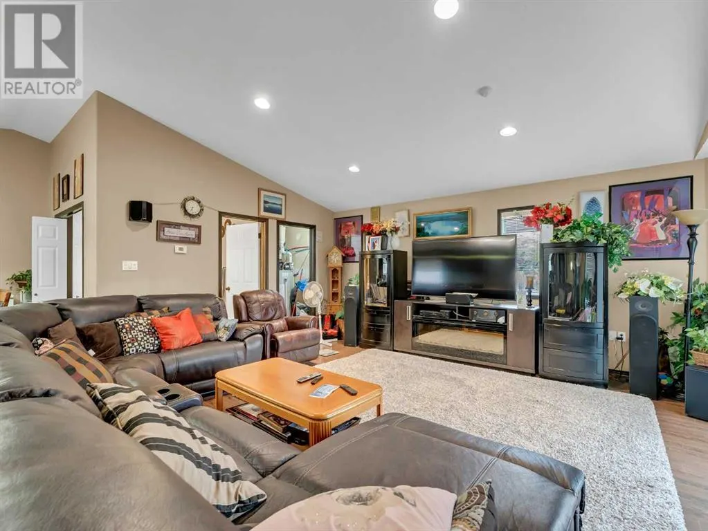 1 & 2, 943 Ross Street SE