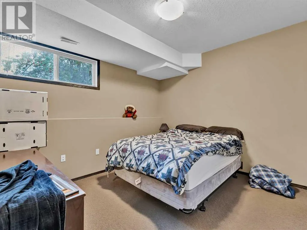 1 & 2, 943 Ross Street SE