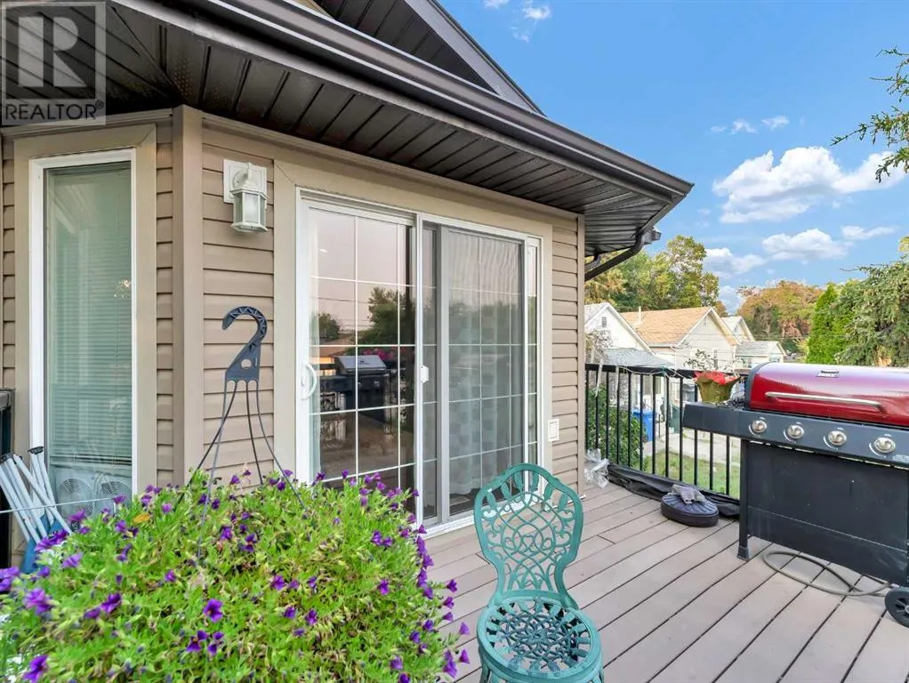 1 & 2, 943 Ross Street SE