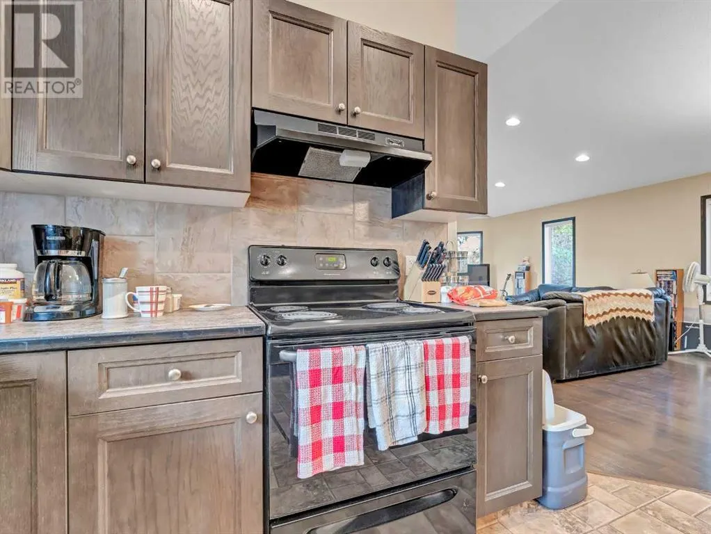 1 & 2, 943 Ross Street SE