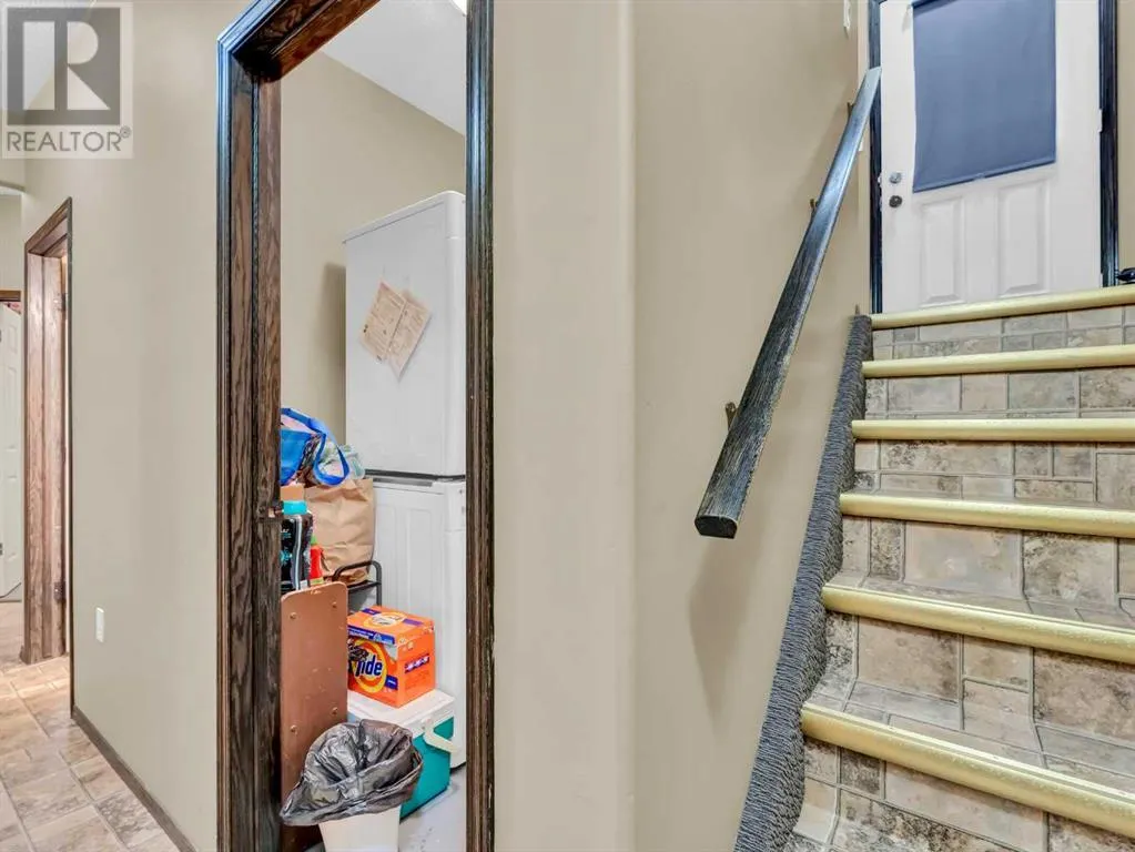 1 & 2, 943 Ross Street SE