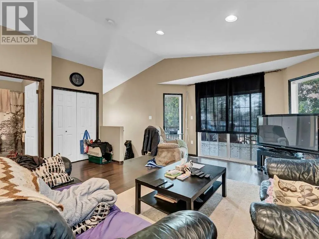 1 & 2, 943 Ross Street SE