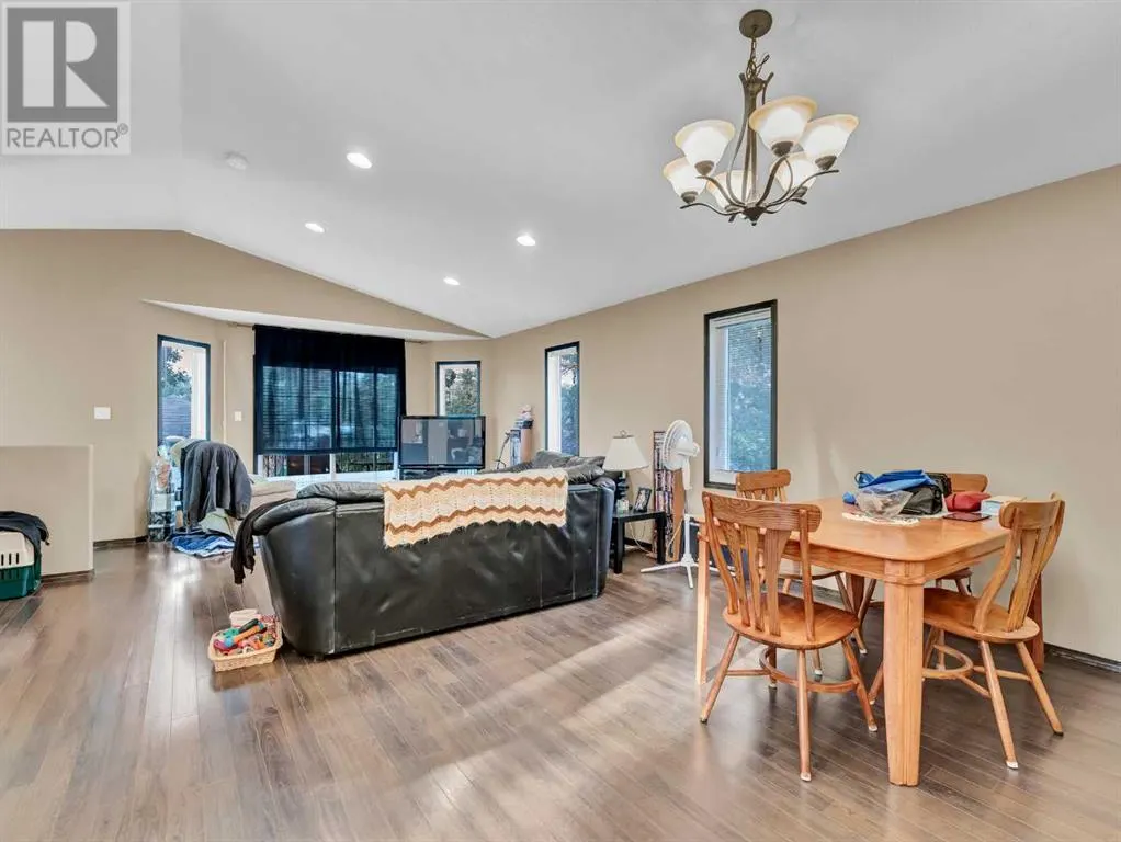 1 & 2, 943 Ross Street SE