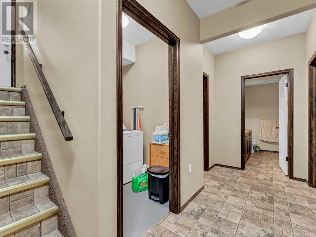 1 & 2, 943 Ross Street SE