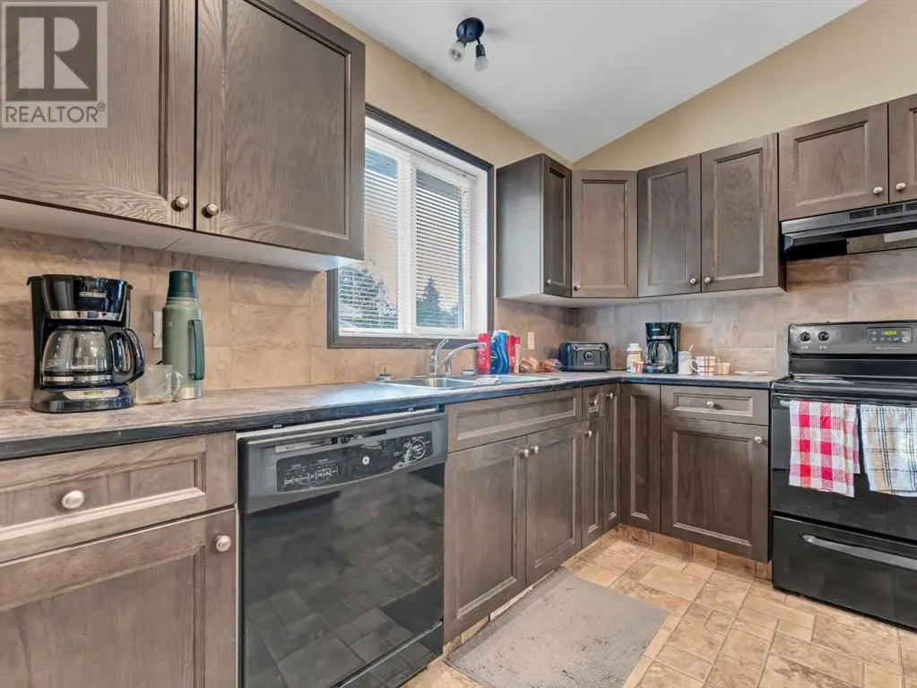 1 & 2, 943 Ross Street SE