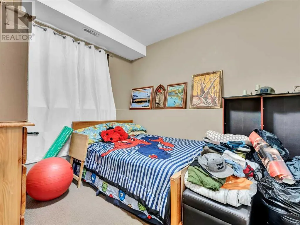 1 & 2, 943 Ross Street SE