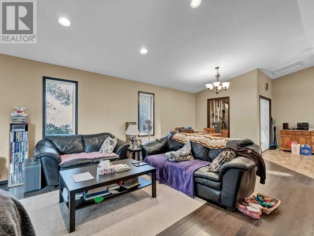 1 & 2, 943 Ross Street SE