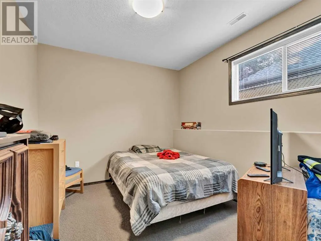 1 & 2, 943 Ross Street SE