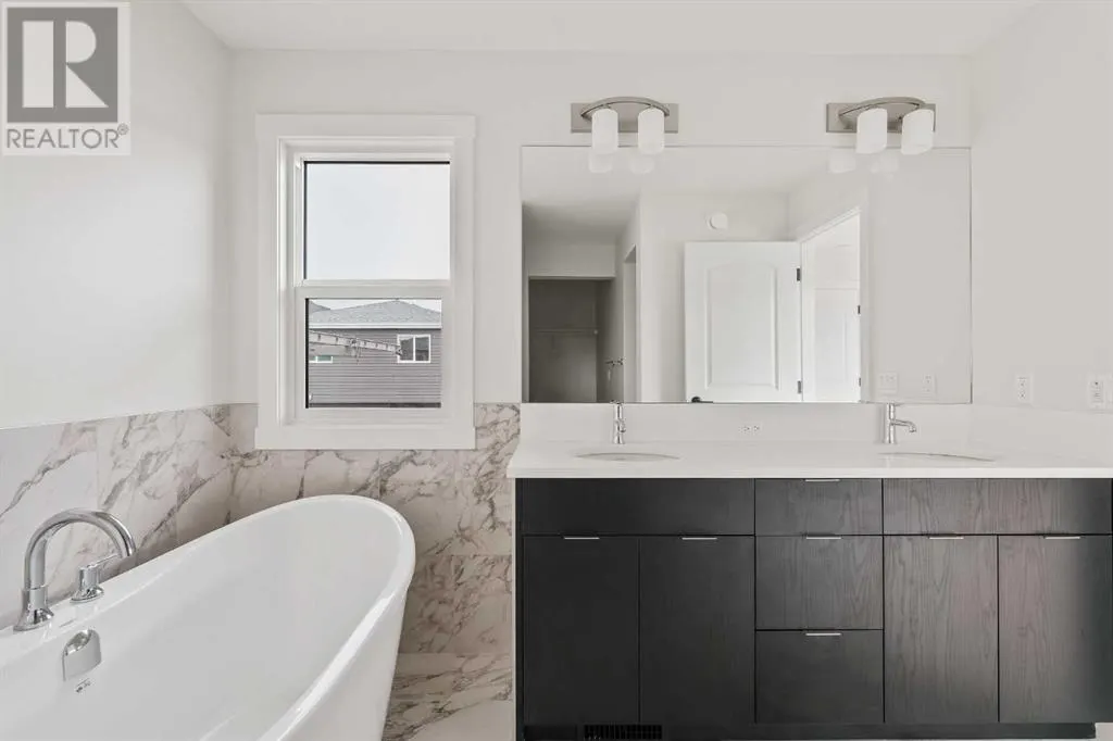 83 Silver Spruce Bay SW
