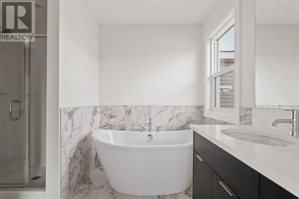 83 Silver Spruce Bay SW