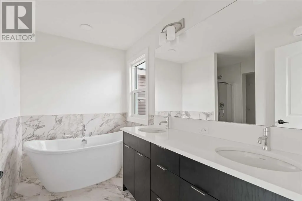 83 Silver Spruce Bay SW
