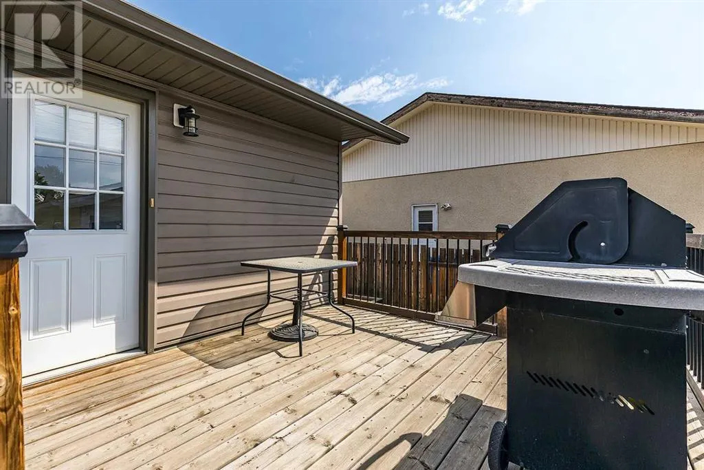 487 Hilton Crescent NE
