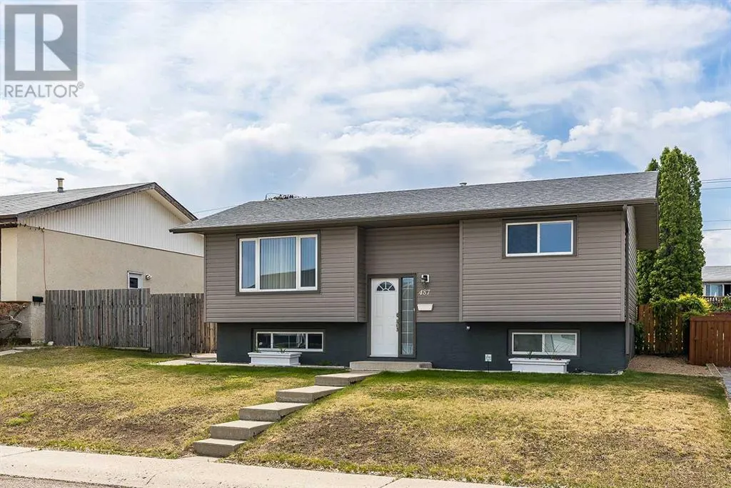 487 Hilton Crescent NE