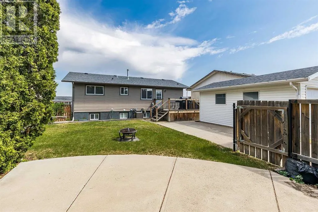 487 Hilton Crescent NE