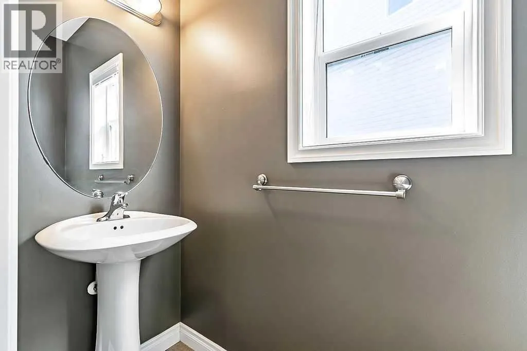 521 Westmount Close