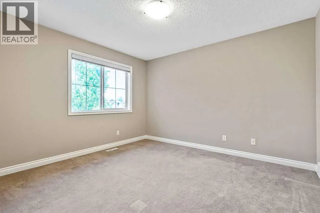 521 Westmount Close
