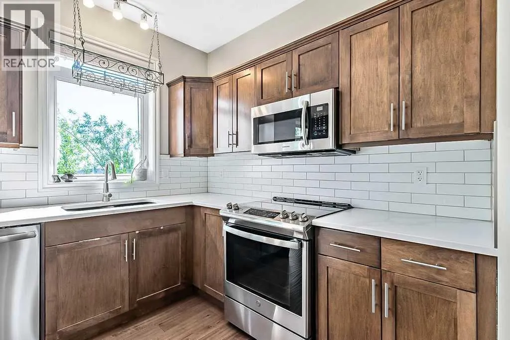 521 Westmount Close