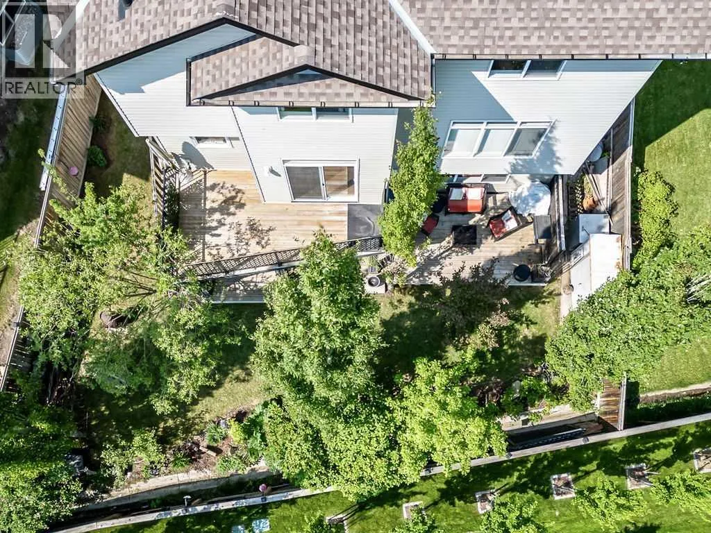 521 Westmount Close