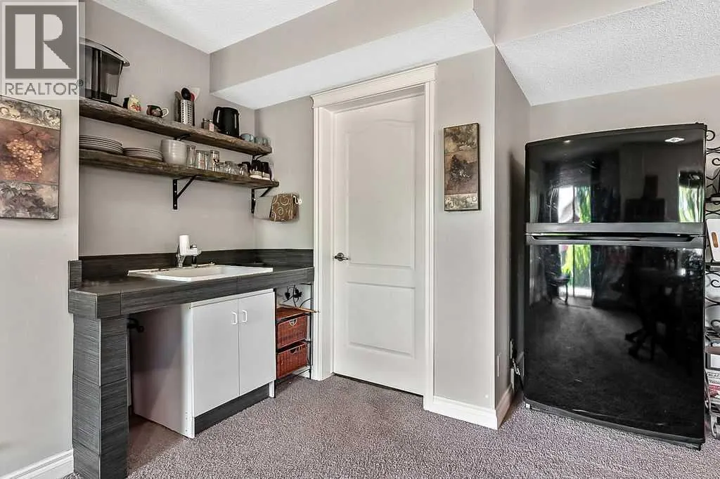 521 Westmount Close