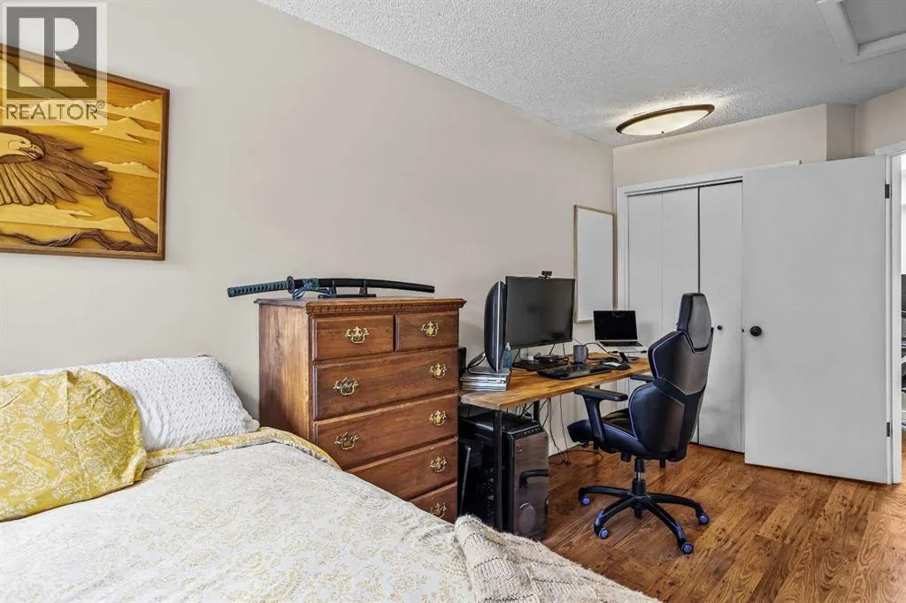 4, 833 5th Street