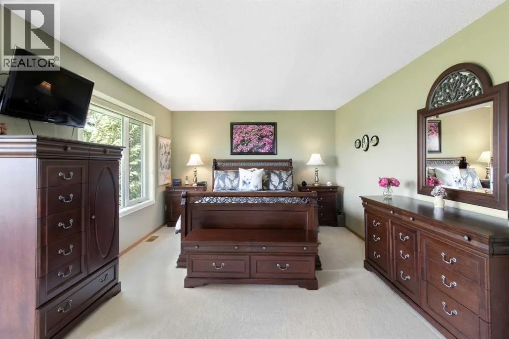 33 LAKESIDE GREENS CLOSE