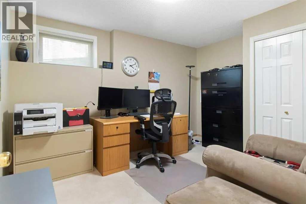 33 LAKESIDE GREENS CLOSE