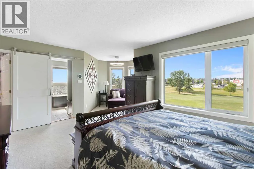 33 LAKESIDE GREENS CLOSE