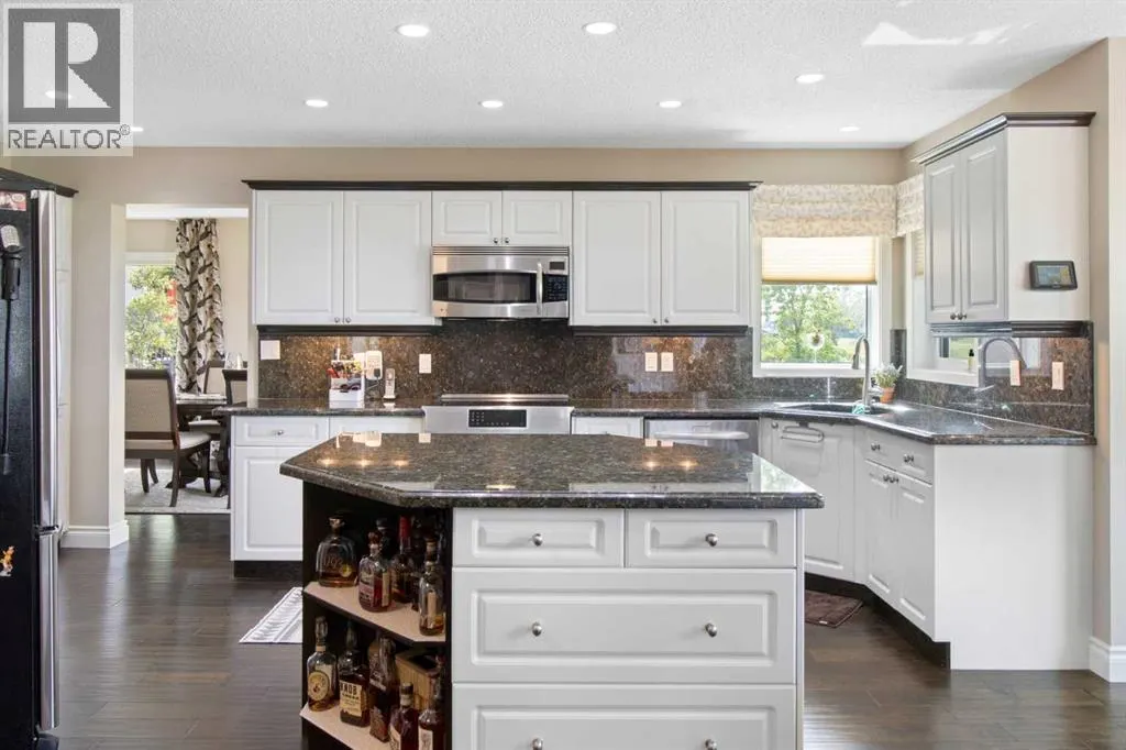 33 LAKESIDE GREENS CLOSE