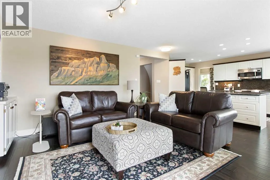 33 LAKESIDE GREENS CLOSE