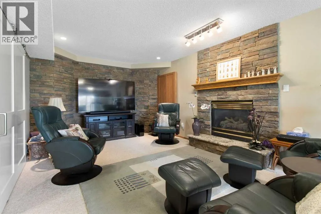 33 LAKESIDE GREENS CLOSE