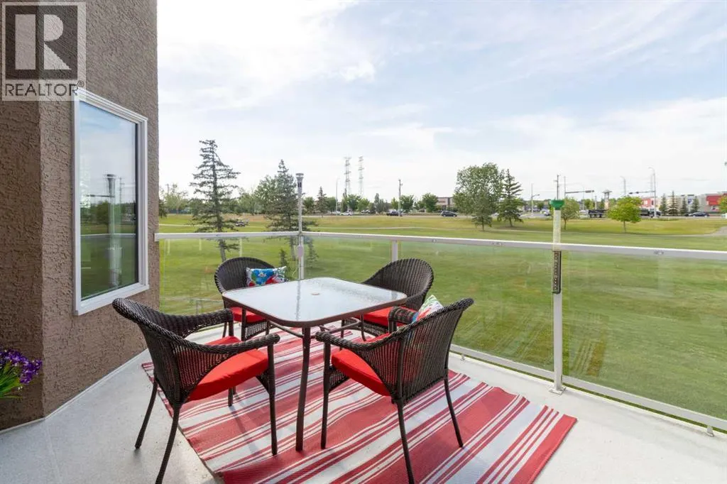 33 LAKESIDE GREENS CLOSE