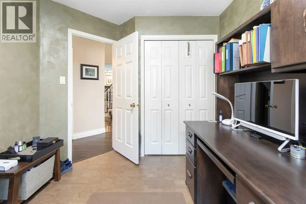 33 LAKESIDE GREENS CLOSE