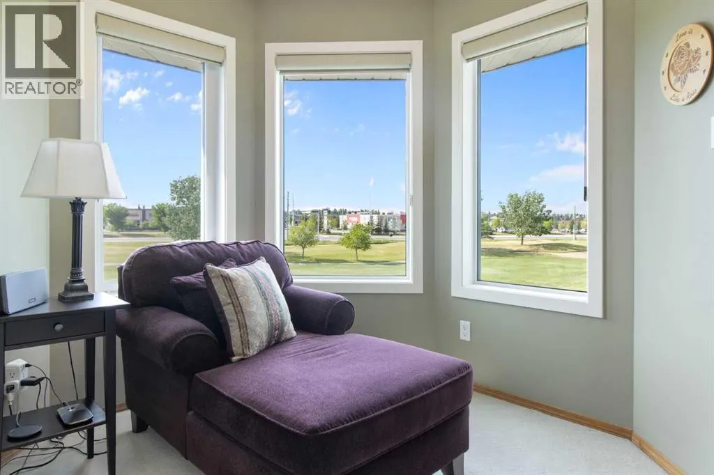 33 LAKESIDE GREENS CLOSE
