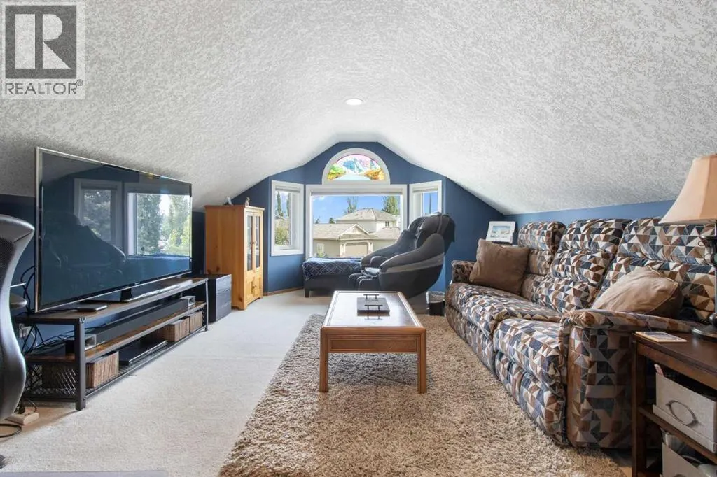 33 LAKESIDE GREENS CLOSE