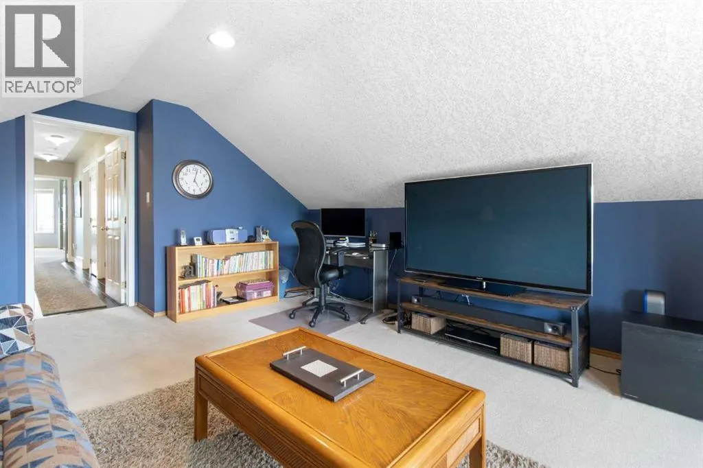 33 LAKESIDE GREENS CLOSE