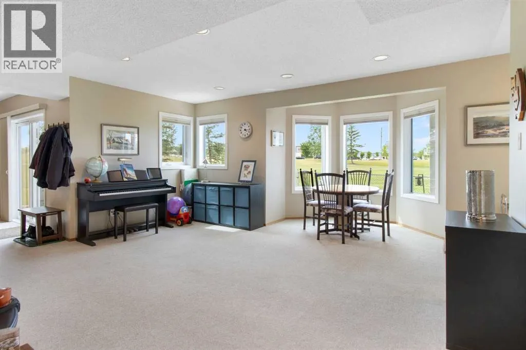 33 LAKESIDE GREENS CLOSE