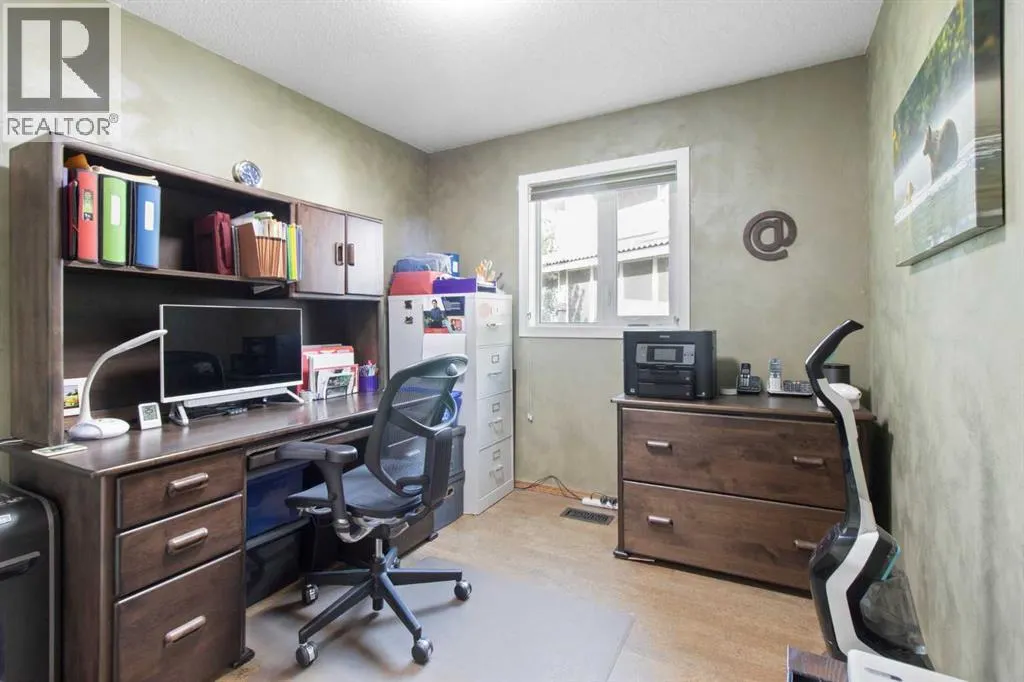33 LAKESIDE GREENS CLOSE
