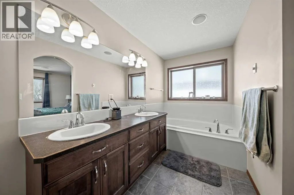 10 Crystalridge Bay