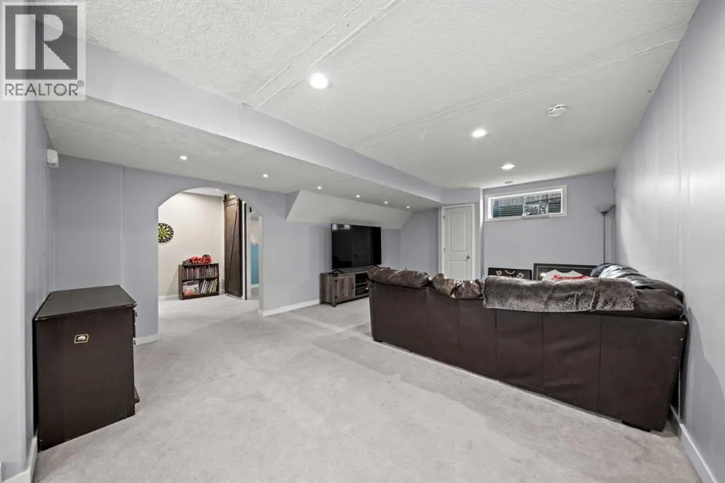 10 Crystalridge Bay