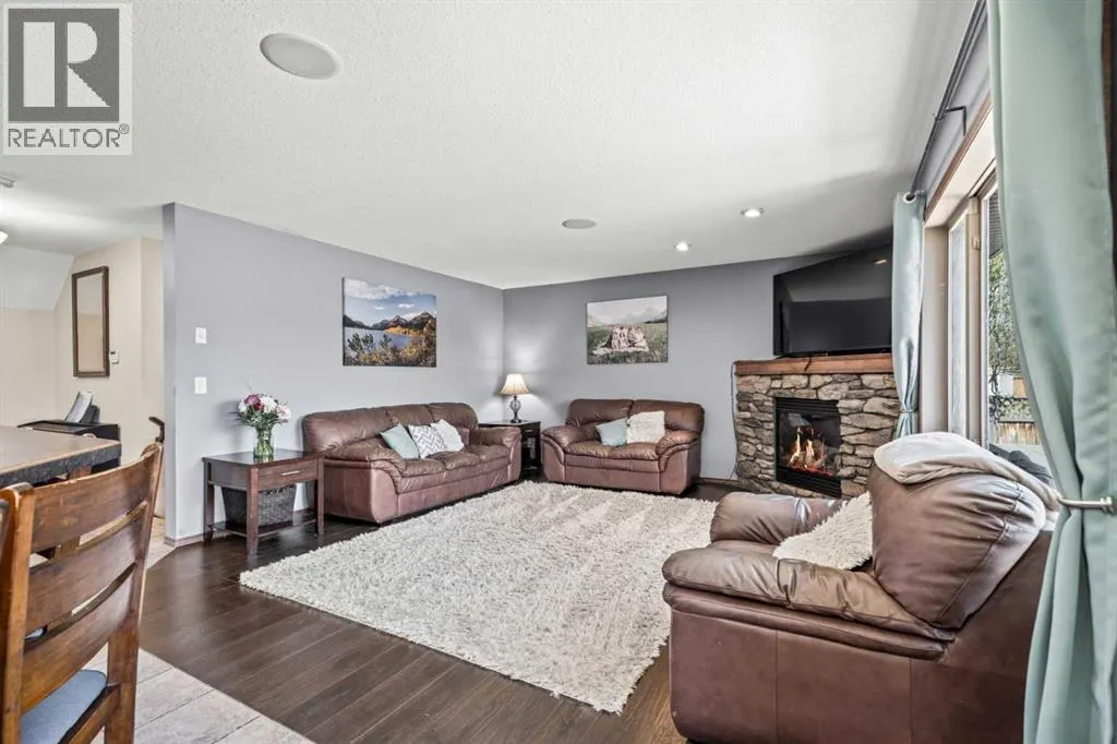 10 Crystalridge Bay