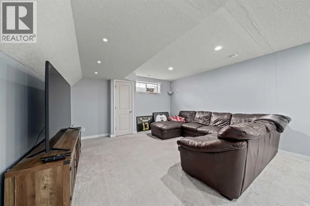 10 Crystalridge Bay
