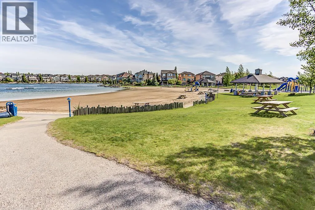 10 Crystalridge Bay