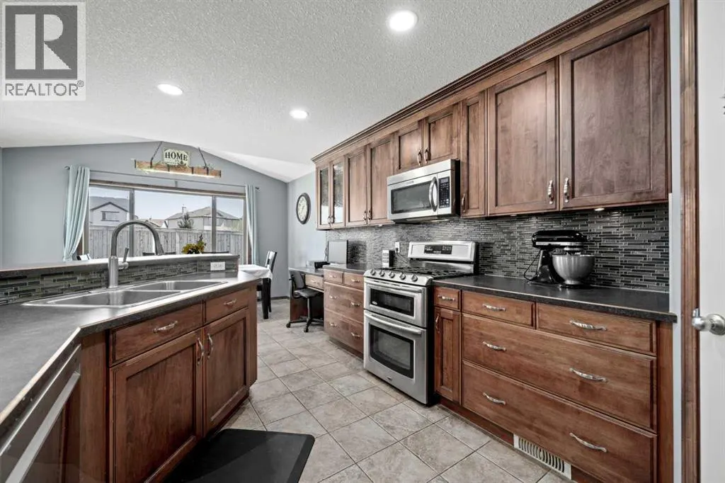 10 Crystalridge Bay