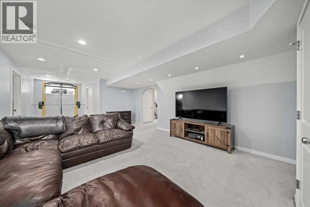 10 Crystalridge Bay