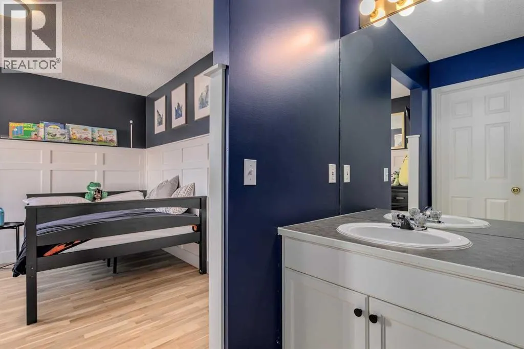 817 Crystal Beach Bay