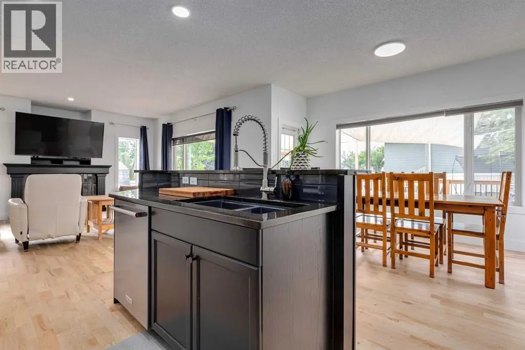 817 Crystal Beach Bay