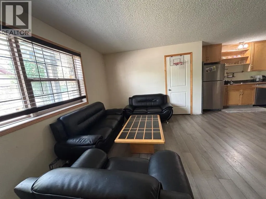 106, 8 Everridge Square SW