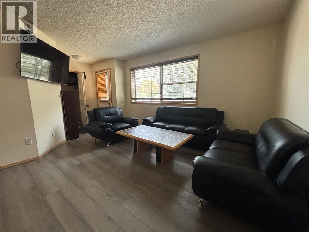 106, 8 Everridge Square SW